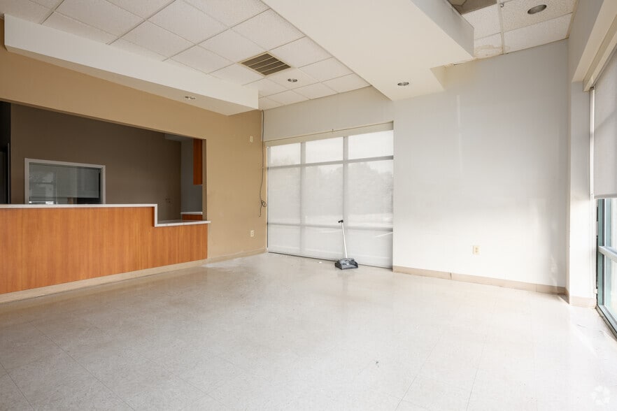 More Photos Of 7360 W Friendly Ave, Greensboro Unknown For Lease