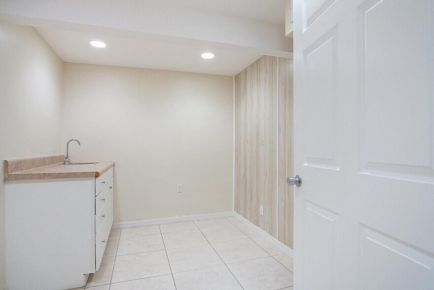 More Photos Of 706 N 7th St, Fort Pierce Office For Sale