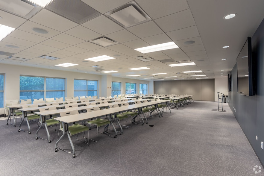 More Photos Of 3 Parkway Blvd N, Deerfield Office For Sale