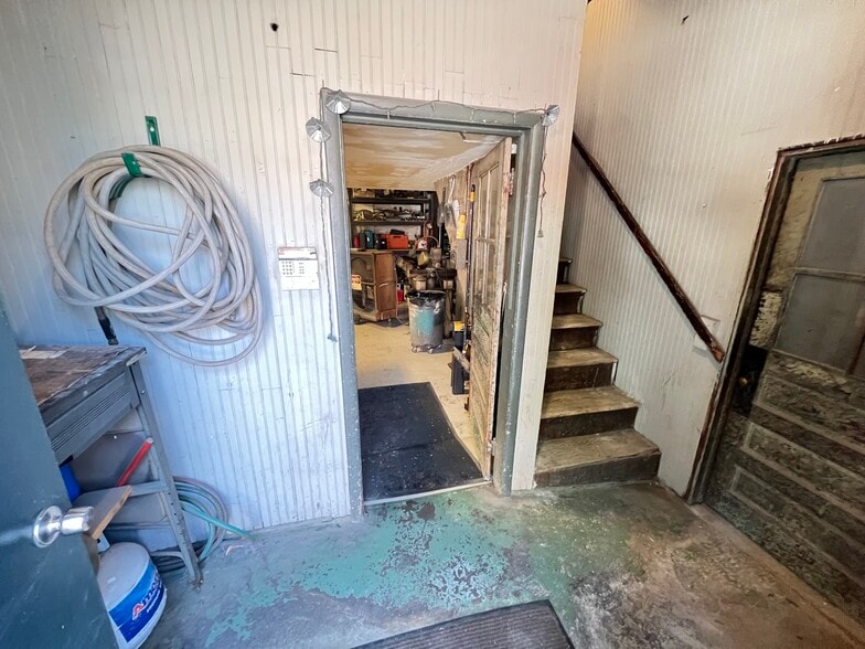 More Photos Of 1438-1442 Light St, Baltimore Showroom For Sale