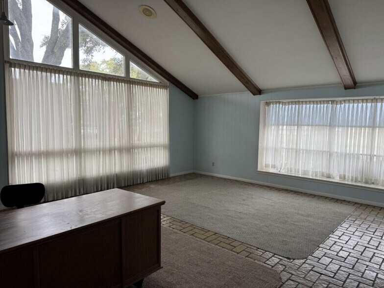 More Photos Of 2124 N 25th St, Waco Medical For Sale