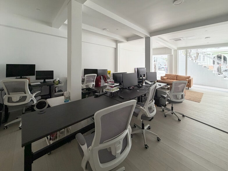 More Photos Of 3516 Sacramento St, San Francisco Storefront Retail Office For Lease