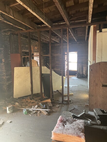 More Photos Of 900 N 2nd St, Saint Charles Storefront Retail Residential For Sale