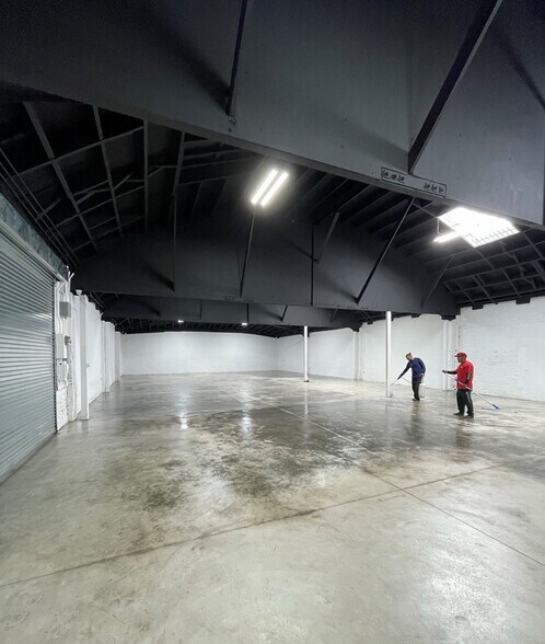 More Photos Of 6000 S Western Ave, Los Angeles Warehouse For Lease