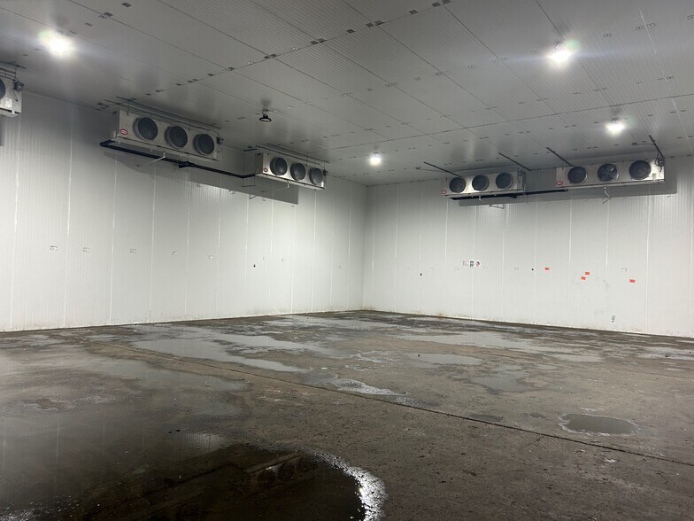 More Photos Of 100 N Bessemer Ave, Mobile Service For Lease