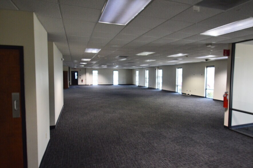 More Photos Of 1150 Louise Rd, Winston-Salem Light Distribution For Lease