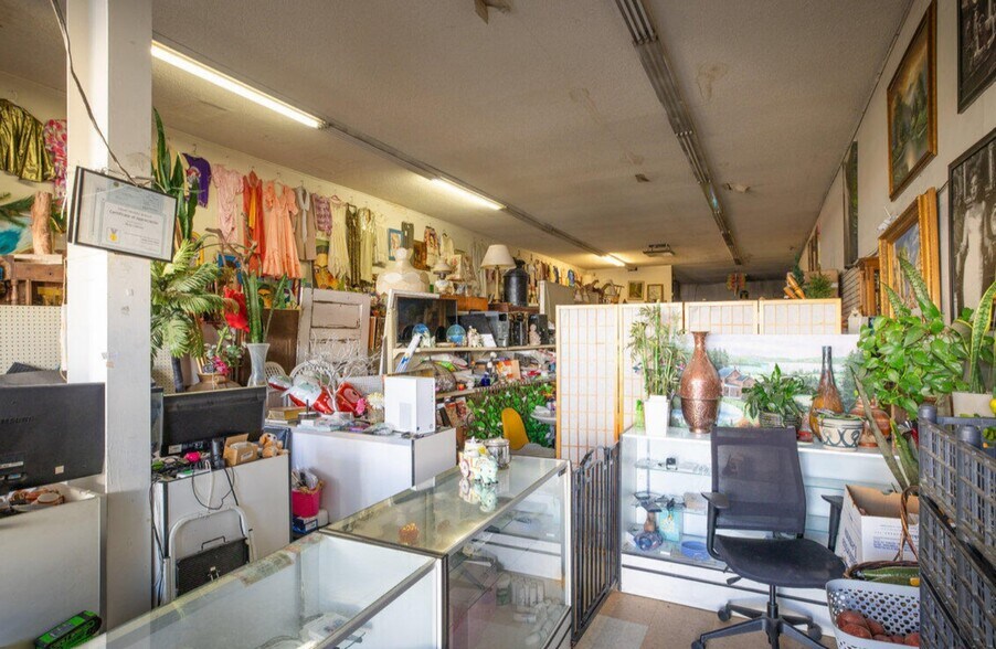 More Photos Of 924 E Main St, Santa Paula Storefront For Sale