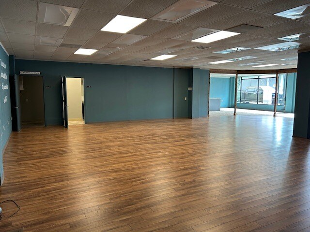 More Photos Of 31 NE 3rd St, Gresham Storefront For Sale