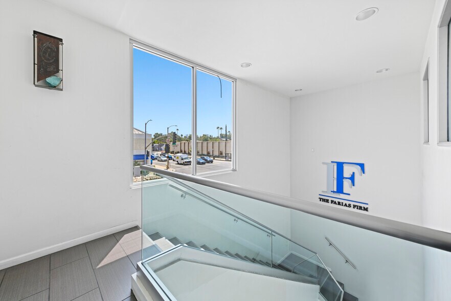 More Photos Of 19301 Ventura Blvd, Tarzana Loft Creative Space For Lease