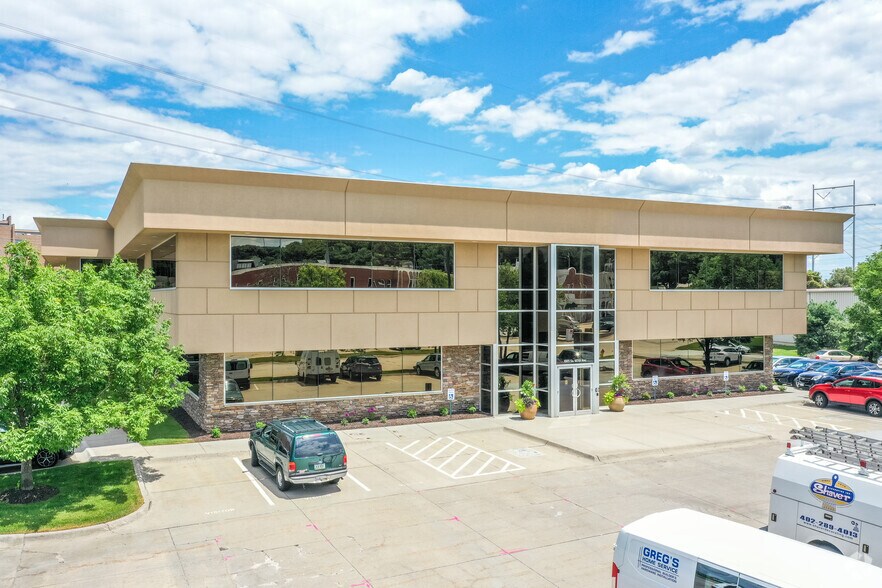 More Photos Of 1005 S 107th Ave, Omaha Loft Creative Space For Lease