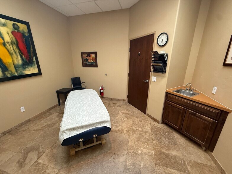 More Photos Of 7336 E Deer Valley Rd, Scottsdale Office For Sale