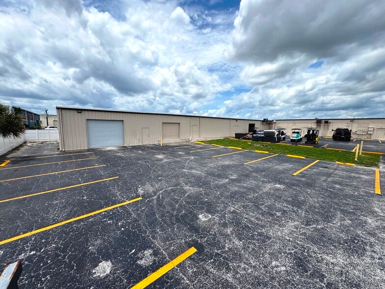 More Photos Of 11120 S Cleveland Ave, Fort Myers Freestanding For Lease