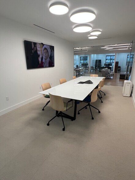 More Photos Of 10455 Riverside Dr, Palm Beach Gardens Flex For Lease