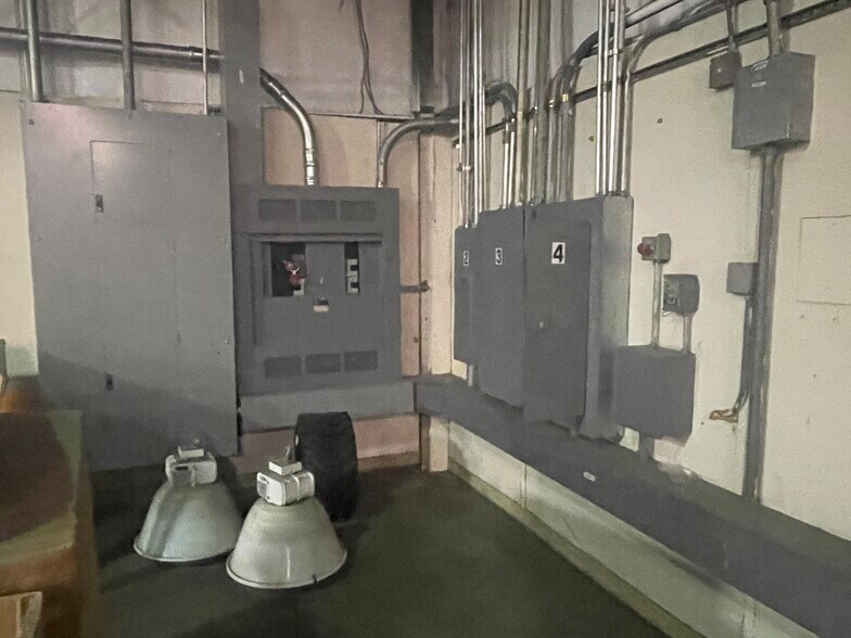 More Photos Of 109 Gelo Rd, Rocky Mount Manufacturing For Lease