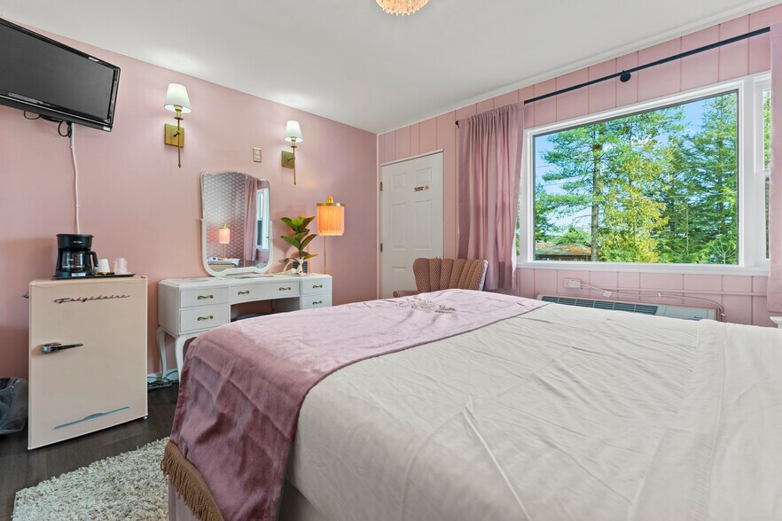 More Photos Of 214 County Road 152, Northville Hotel For Sale