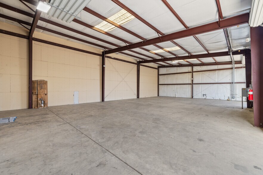 More Photos Of 138 Coremark Ct, Bakersfield Service For Lease