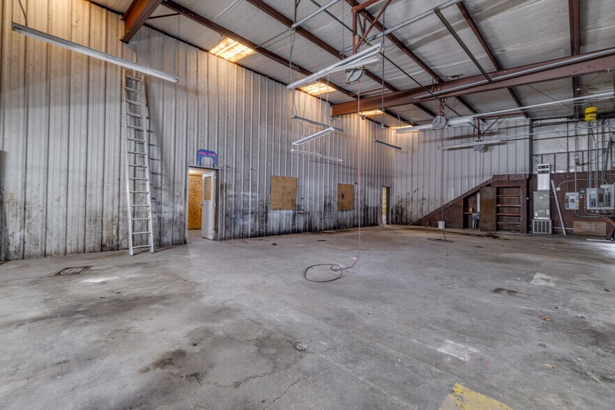 More Photos Of 1137 US-80 Hwy, Monroe Distribution For Sale