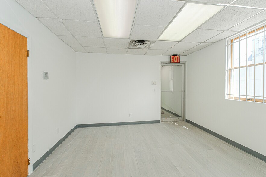 More Photos Of 56 Seguine Ave, Staten Island Storefront Retail Office For Lease