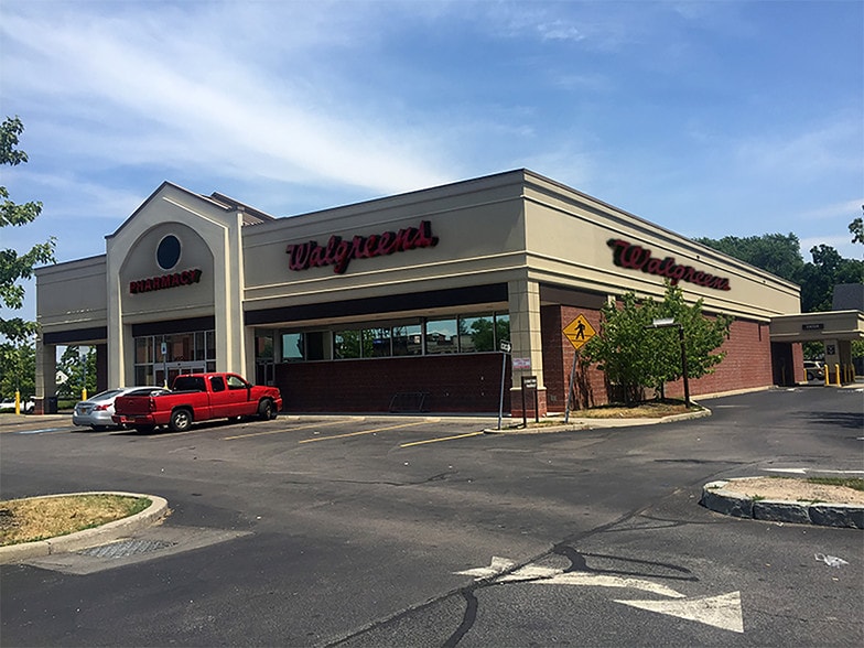 More Photos Of 1490 Lake Ave, Rochester Drugstore For Lease