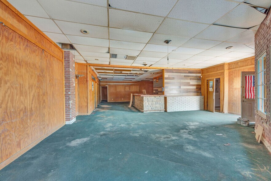 More Photos Of 100 S Brookville Pike, West College Corner Freestanding For Sale