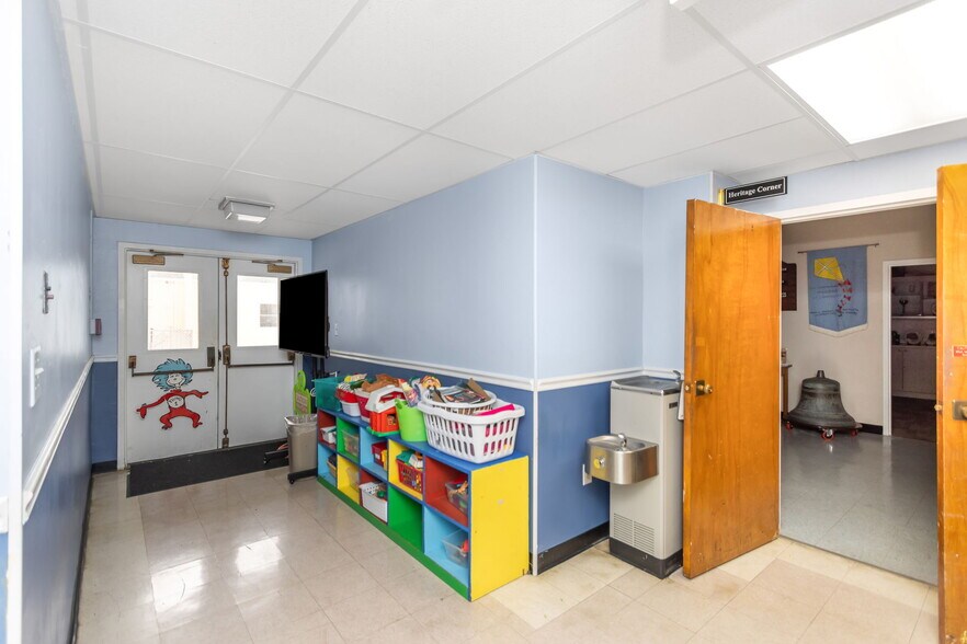 More Photos Of 411 Turner St, Clearwater Religious Facility For Lease