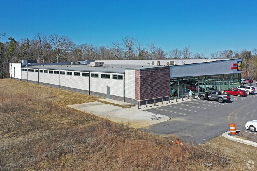 More Photos Of 5696 W Gate City Blvd, Greensboro Supermarket For Lease