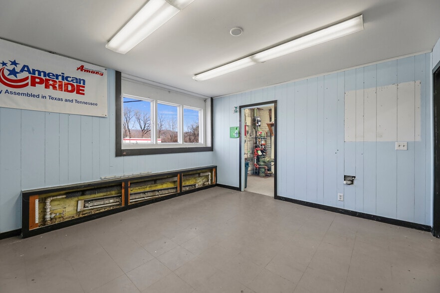 More Photos Of 1311 East St, Pittsfield Warehouse For Sale