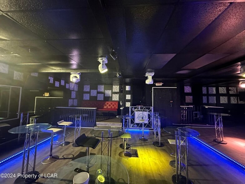 More Photos Of 121 W Broad St, Hazleton Bar For Sale