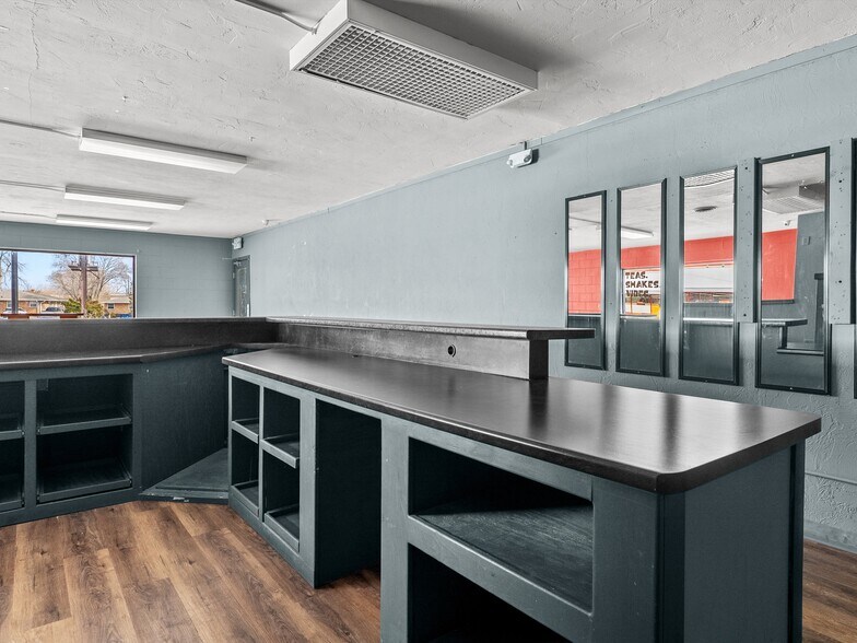 More Photos Of 1930 E Mason St, Green Bay Freestanding For Lease