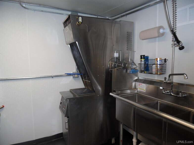 More Photos Of 31 Trimountain Ave, South Range Bar For Sale