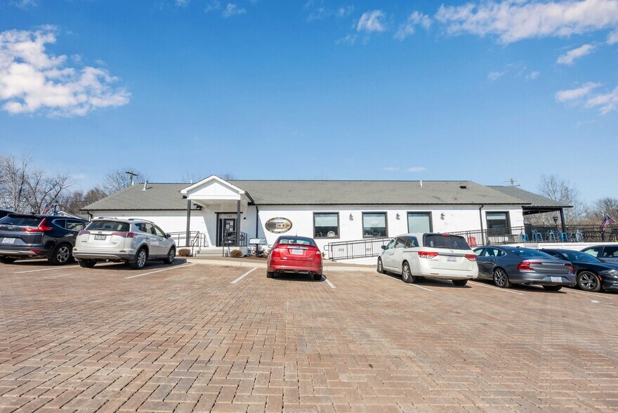 More Photos Of 142 8th Ave, Cramerton Restaurant For Sale