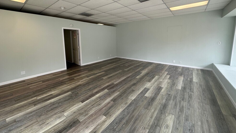 More Photos Of 201 Allen St, Kelso Storefront Retail Office For Lease