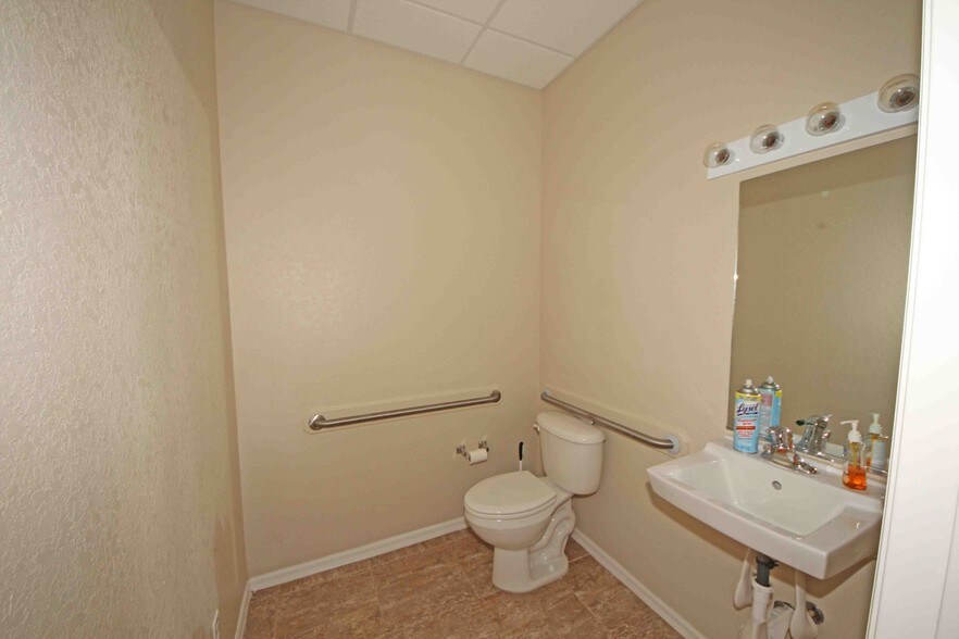 More Photos Of 1215-1217 Admiralty Blvd, Rockledge Office For Sale