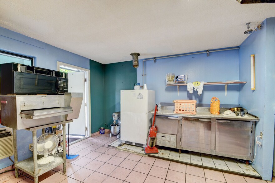 More Photos Of 901 S Federal Hwy, Lake Worth Hotel For Sale