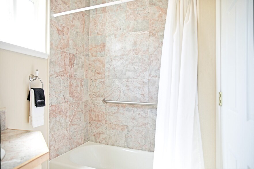 More Photos Of 816 W Main St, Grass Valley Hotel For Sale