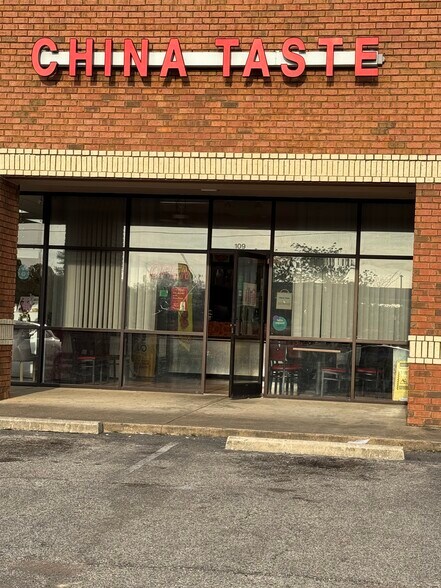 More Photos Of 1890 Berryhill, Cordova Unknown For Lease