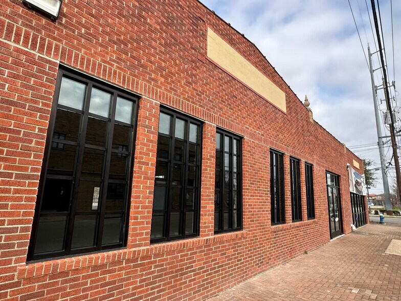 More Photos Of 2003 Union St, Houston Restaurant For Lease