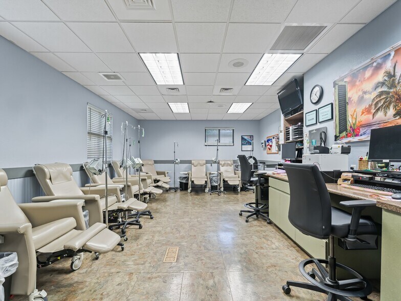 More Photos Of 1503 Buenos Aires Blvd, The Villages Medical For Lease