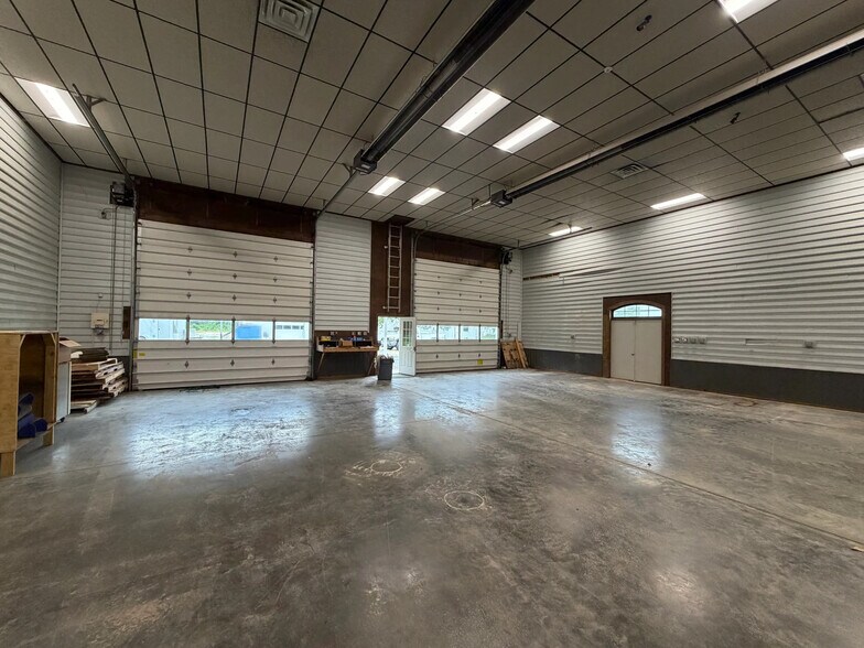 More Photos Of 27013 E Lillian St, Hebron Warehouse For Sale