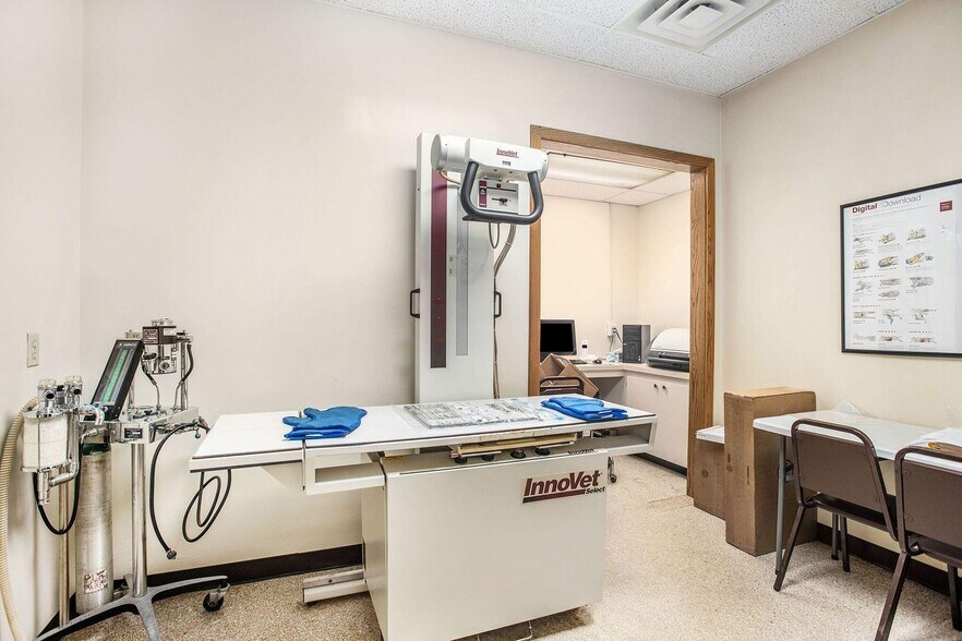 More Photos Of 2007 E Apple Ave, Muskegon Medical For Sale