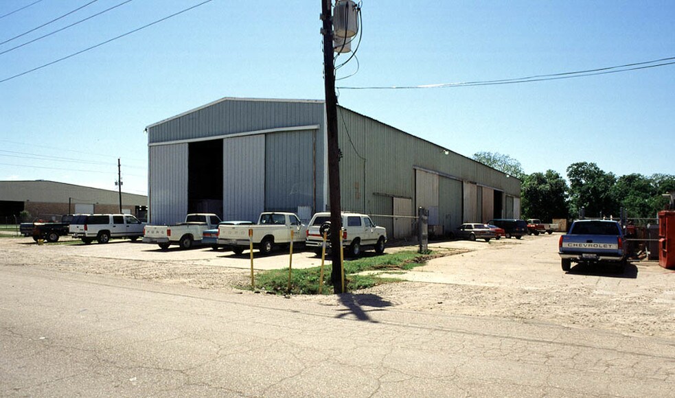 More Photos Of 5711 Cunningham Rd, Houston Manufacturing For Lease