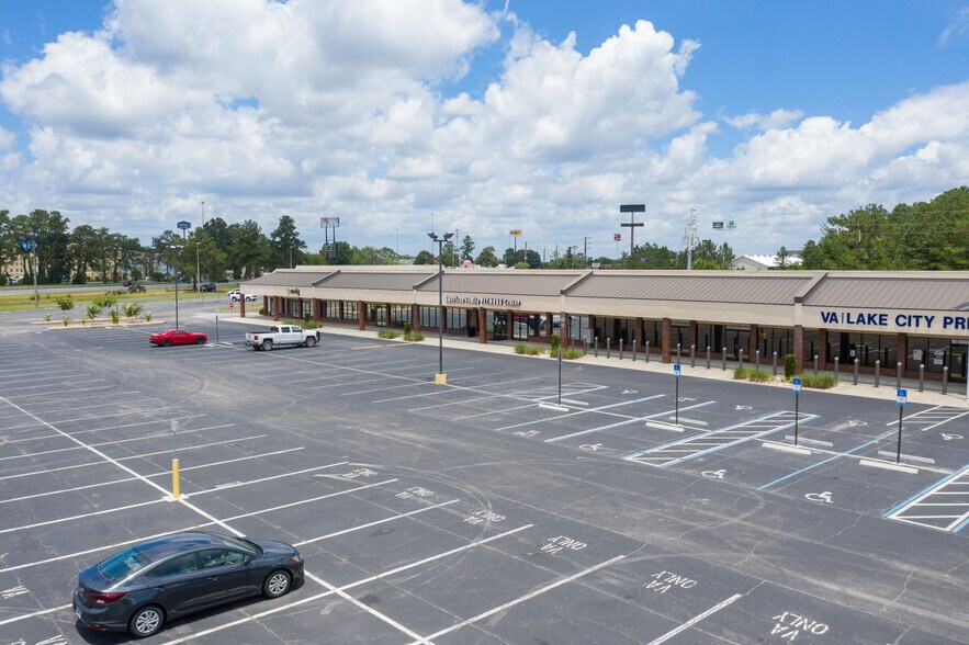 More Photos Of I-75 @ I-75 & U.S. 90, Lake City Unknown For Lease