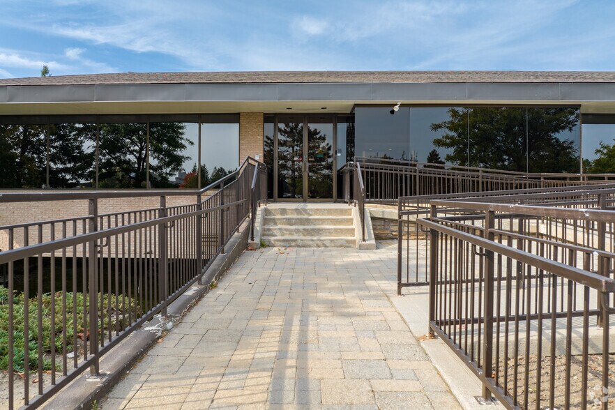 More Photos Of 140 Renfrew Dr, Markham Office For Lease