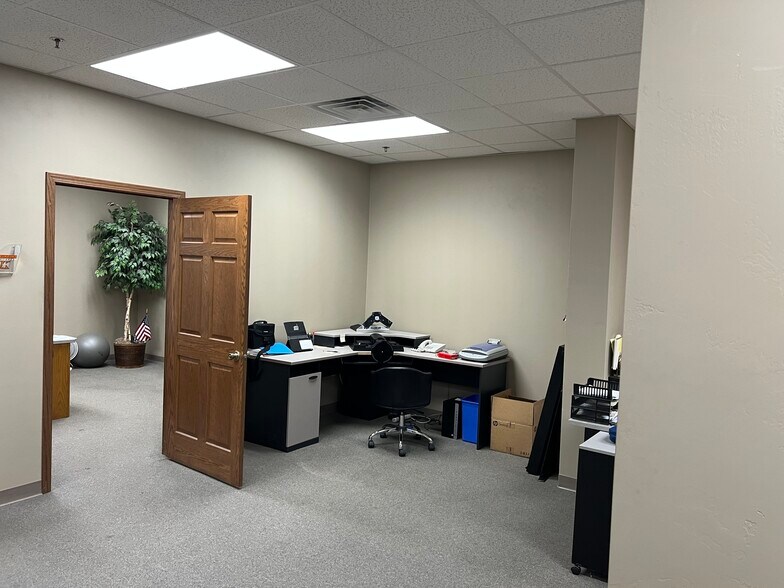 More Photos Of 1810-1900 Crooks Ave, Kaukauna General Retail For Lease