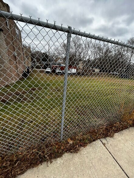 More Photos Of 10903 S Michigan Ave, Chicago Apartments For Lease