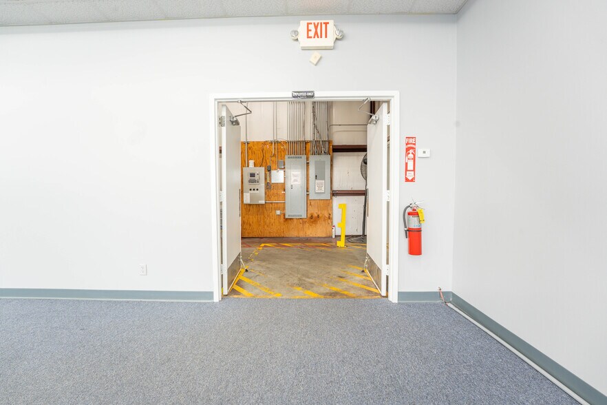 More Photos Of 155 S Grant St, Alto Freestanding For Sale