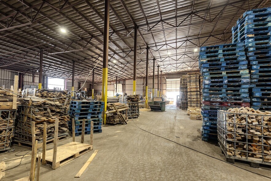 More Photos Of 1200 Bissell St, Venice Warehouse For Sale