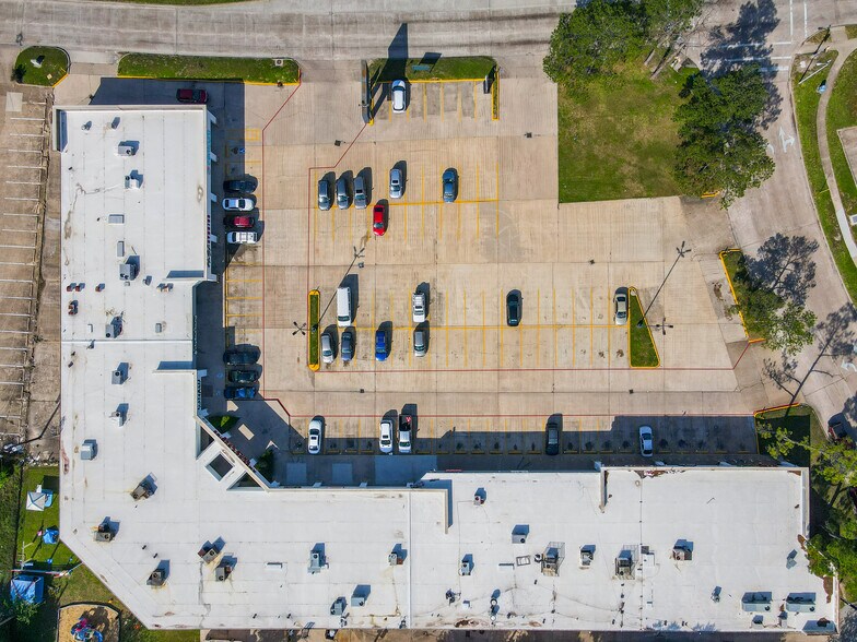 More Photos Of 8100-8140 Antoine Dr, Houston Storefront For Sale