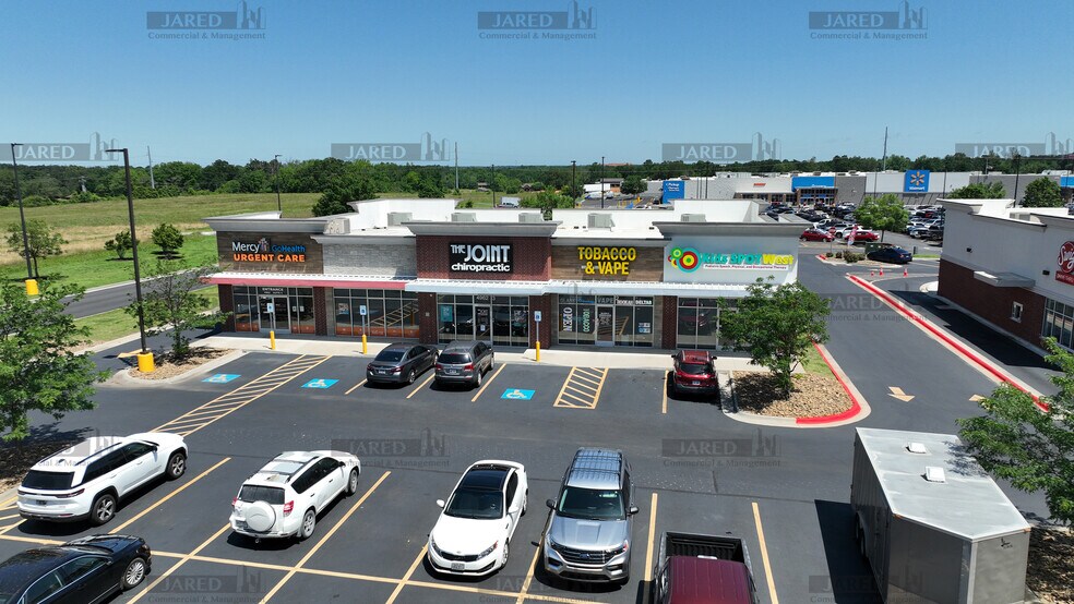 More Photos Of 4962 Elm Springs Rd, Springdale General Retail For Lease