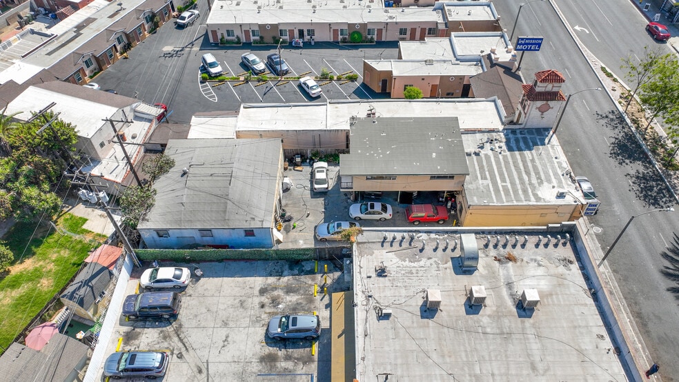 More Photos Of 11916 Long Beach Blvd, Lynwood Storefront Retail Residential For Sale